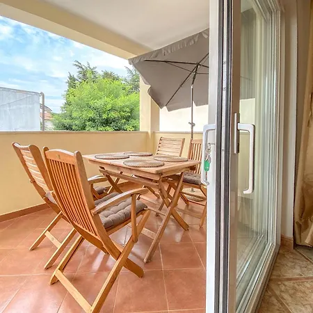 Viviana Damir 4 Apartment